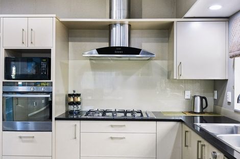 Photo of property in 1 Seresin Crescent, Flat Bush, Auckland, 2016