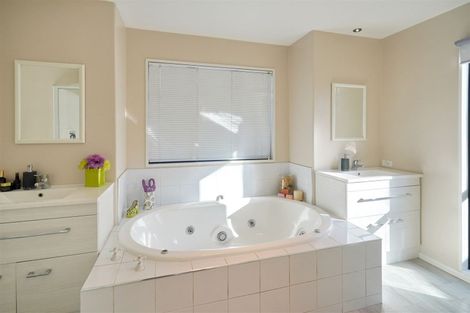 Photo of property in 2 The Stables, Woodend, 7610