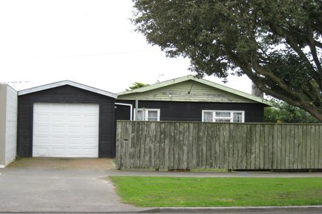 Photo of property in 27 Record Street, Fitzroy, New Plymouth, 4312