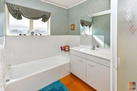 Photo of property in 28 Chippewa Place, Conifer Grove, Takanini, 2112