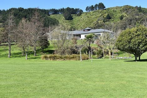 Photo of property in 63 Manakau Heights Drive, Manakau, Otaki, 5583