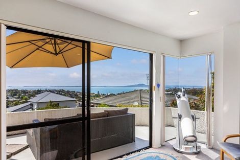 Photo of property in 2/7 Calypso Place, Rothesay Bay, Auckland, 0630
