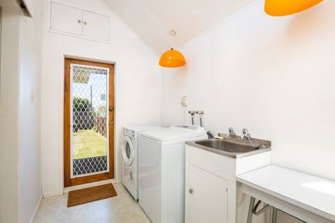 Photo of property in 14 Scott Street, Moturoa, New Plymouth, 4310