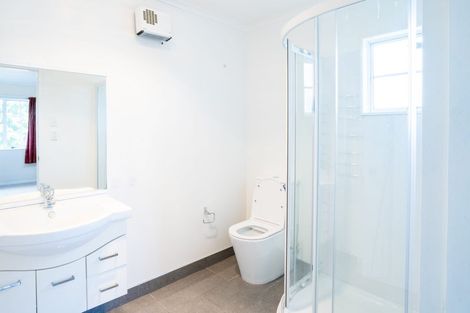 Photo of property in 2 Rosebank Avenue, Kelvin Grove, Palmerston North, 4414