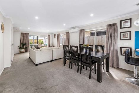 Photo of property in 16 Dolbel Place, Mangere East, Auckland, 2024