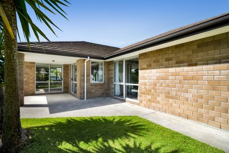Photo of property in 17 Heta Road, Highlands Park, New Plymouth, 4312
