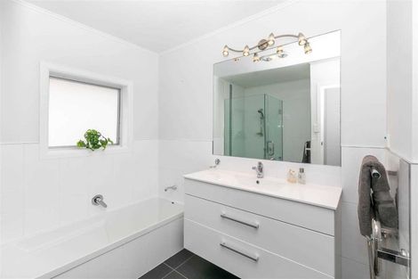 Photo of property in 16 Glen Lynne Avenue, Queenwood, Hamilton, 3210
