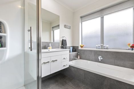 Photo of property in 20 Rainey Crescent, Papamoa Beach, Papamoa, 3118