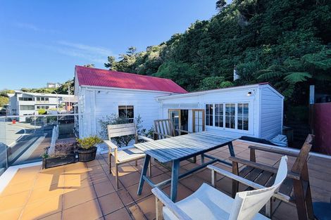Photo of property in 285 Karaka Bay Road, Karaka Bays, Wellington, 6022