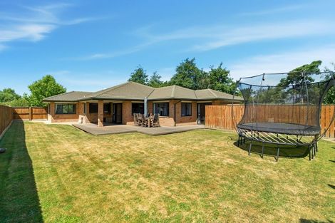 Photo of property in 15 Blowers Place, Halswell, Christchurch, 8025