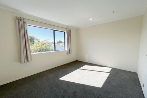 Photo of property in 4 Karo Place, Glendene, Auckland, 0602