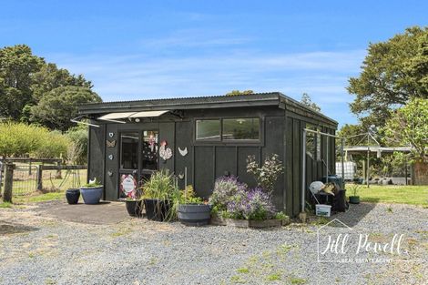 Photo of property in 32 Franklin Road, Paparoa, 0571