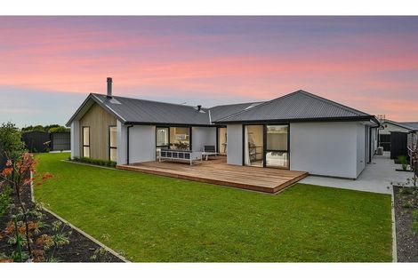Photo of property in 2 Mccahon Drive, Rangiora, 7400