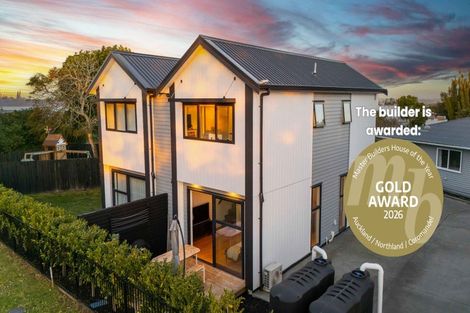 Photo of property in 3/111 Hobsonville Road, West Harbour, Auckland, 0618