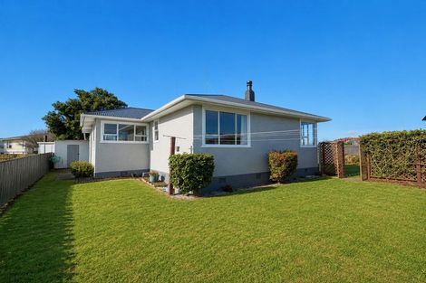 Photo of property in 17 Kairau Road West, Sentry Hill, New Plymouth, 4373