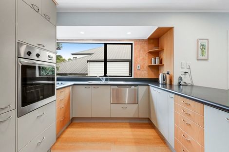 Photo of property in 32 Unsworth Drive, Unsworth Heights, Auckland, 0632