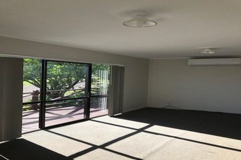 Photo of property in 5 San Bernadino Drive, Henderson, Auckland, 0612