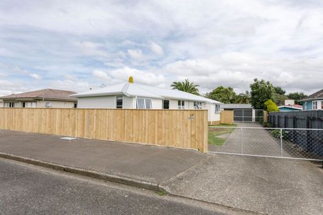 Photo of property in 17 Victor Street, Dannevirke, 4930