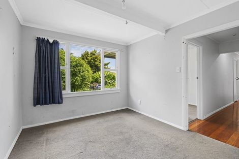 Photo of property in 35 Queens Road, Glen Avon, New Plymouth, 4312