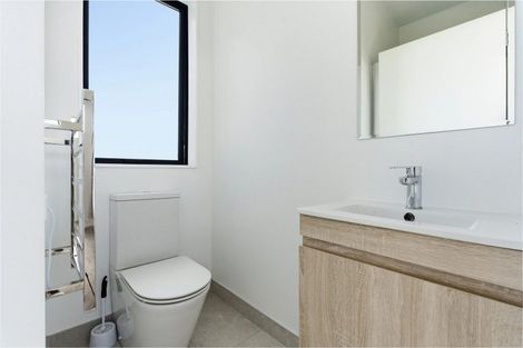 Photo of property in 8/233 Great North Road, Henderson, Auckland, 0612