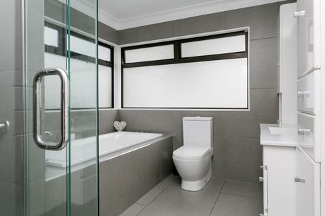 Photo of property in 80 Wakeman Road, Acacia Bay, Taupo, 3330