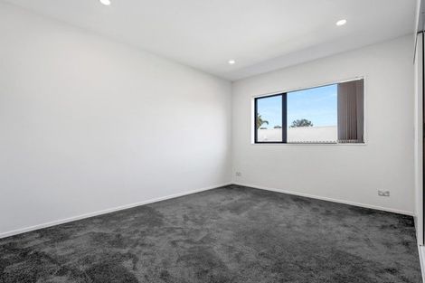 Photo of property in 18a Riverpark Crescent, Henderson, Auckland, 0610