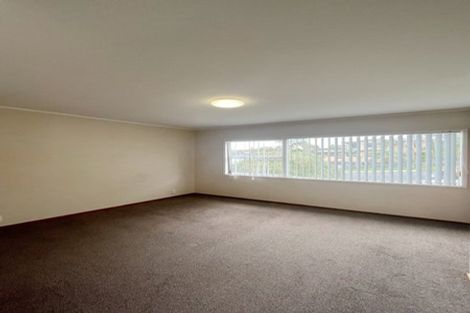 Photo of property in 12 Holdaway Avenue, Northcote, Auckland, 0627