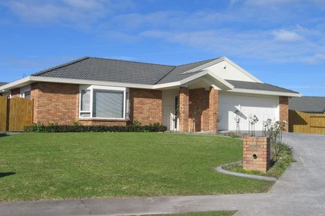 Photo of property in 10 Magilligan Close, East Tamaki Heights, Auckland, 2016