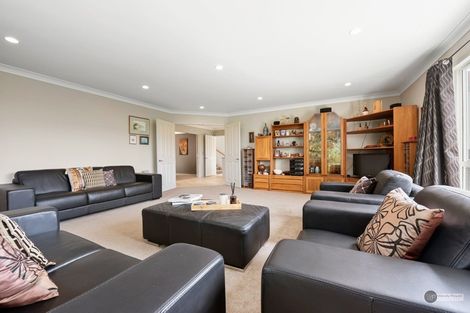 Photo of property in 10 Pomare Road, Tirohanga, Lower Hutt, 5010