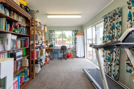 Photo of property in 77 Fergusson Street, Woodville, 4920