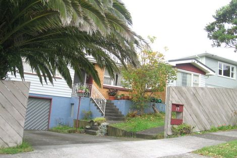 Photo of property in 19 Saint Edmund Crescent, Tawa, Wellington, 5028