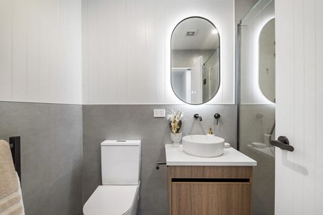 Photo of property in 16-18 Handley Avenue, Narrow Neck, Auckland, 0624