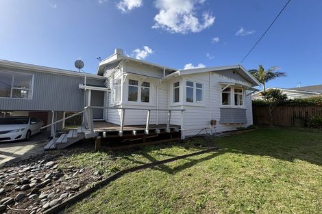Photo of property in 938 East Coast Road, Northcross, Auckland, 0630