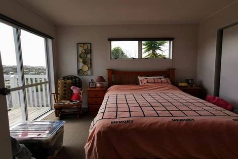 Photo of property in 2/14 Camilla Grove, Totara Vale, Auckland, 0629