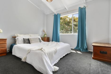 Photo of property in 14 Pitcher Place, Glen Eden, Auckland, 0602