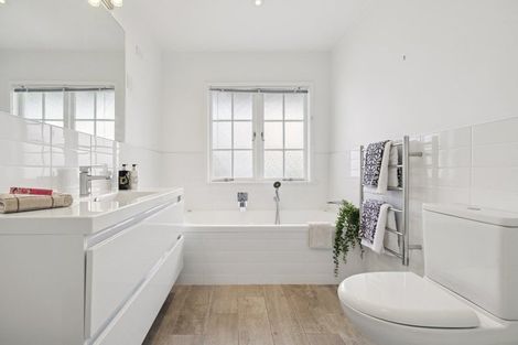 Photo of property in 24 Salem Place, Torbay, Auckland, 0630