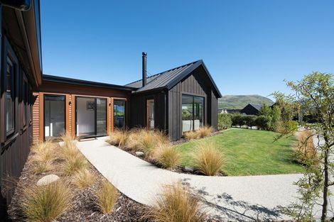 Photo of property in 5 Fife Court, Jacks Point, Queenstown, 9371