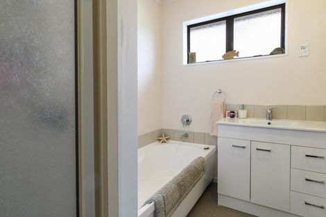 Photo of property in 96a Vale Street, Otumoetai, Tauranga, 3110