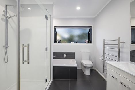 Photo of property in 8 Koromiko Place, Waiuku, 2123