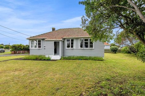 Photo of property in 2 Dixon Avenue, Hawera, 4610