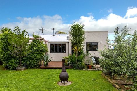 Photo of property in 28 Bulteel Street, New Plymouth, 4310