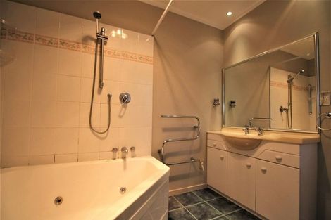 Photo of property in 41 Wairere Road, The Gardens, Auckland, 2105