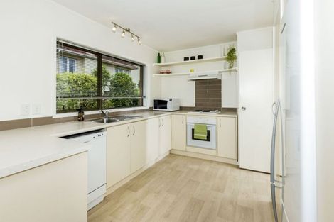 Photo of property in 1/18 Kauri Glen Road, Northcote, Auckland, 0627