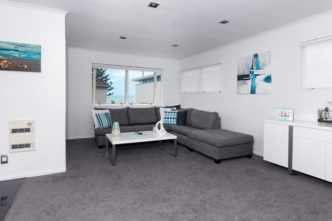 Photo of property in 2/21 The Esplanade, Eastern Beach, Auckland, 2012