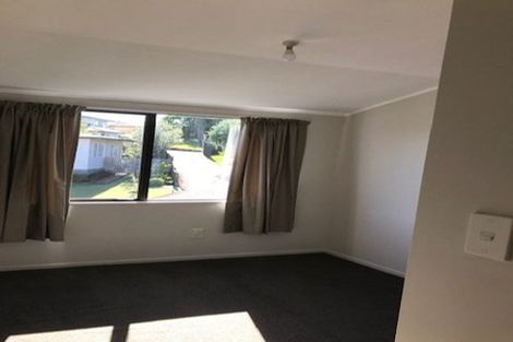 Photo of property in 5 San Bernadino Drive, Henderson, Auckland, 0612