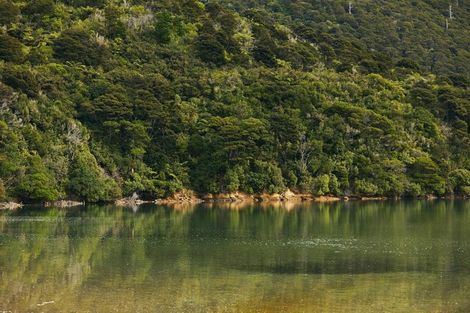 Photo of property in 3582 Kenepuru Road, Black Rock, Picton, 7282