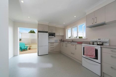 Photo of property in 52 Beaubank Road, Kelston, Auckland, 0602