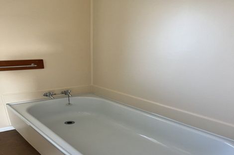 Photo of property in 2/111 Bond Crescent, Forrest Hill, Auckland, 0620