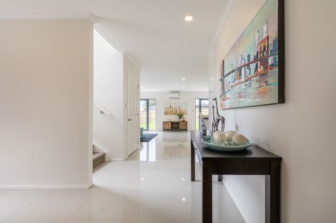 Photo of property in 9 Netherlands Avenue, Kelston, Auckland, 0602