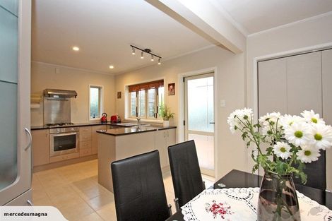 Photo of property in 3/6 Trafalgar Road, Milford, Auckland, 0620